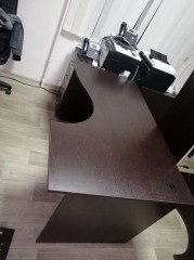 Угловой стол для офиса